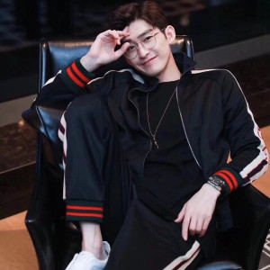 블랙 배색 트랙수트 세트