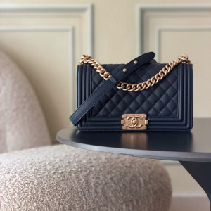 CHANEL 르보이 퀼팅 숄더백